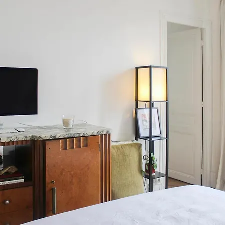 Bright With View And Comfort Appartement Parijs
