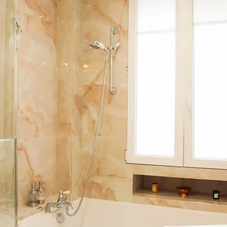 Appartement Bright With View And Comfort Parijs
