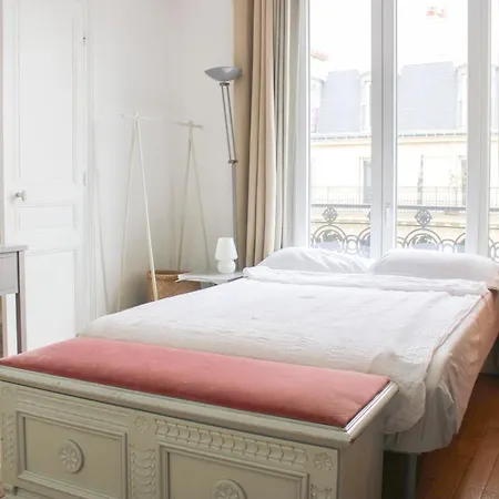 Bright With View And Comfort * Parijs