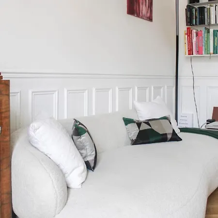 Bright With View And Comfort Appartement Parijs